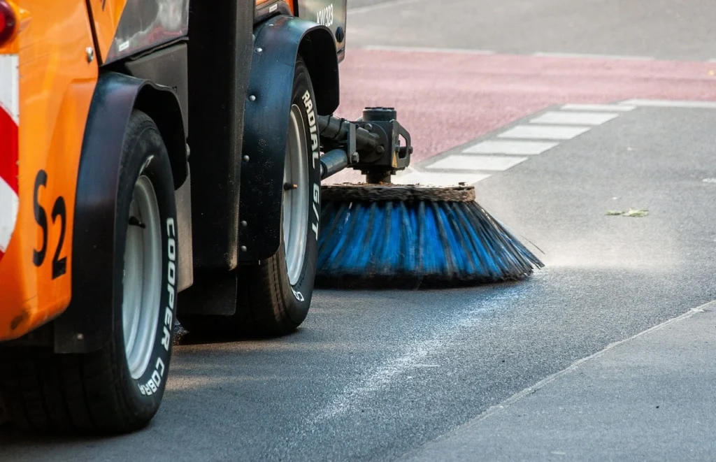 Maquinaria rotatoria para bariido y limpieza de calles y vías públicas